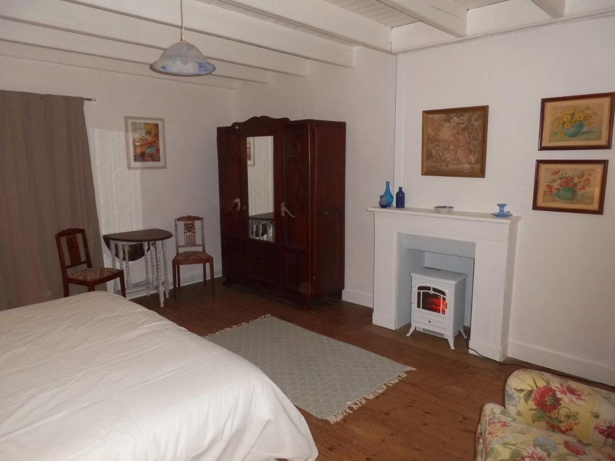 La Bicyclette Bleue Bed & Breakfast Montpinchon Exterior photo