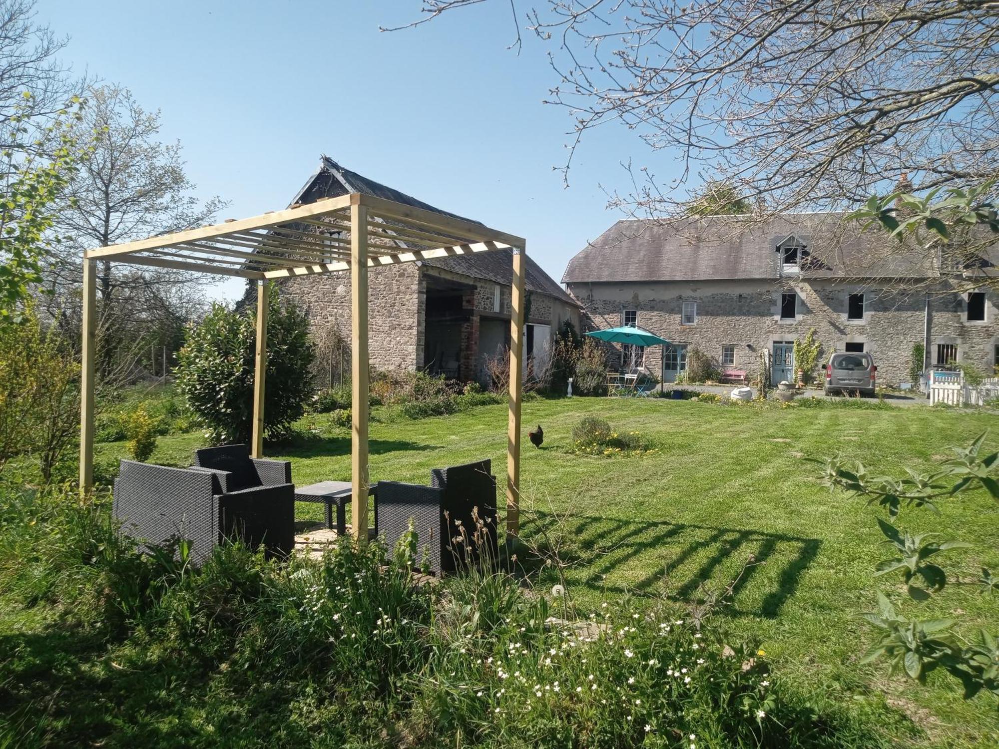 La Bicyclette Bleue Bed & Breakfast Montpinchon Exterior photo